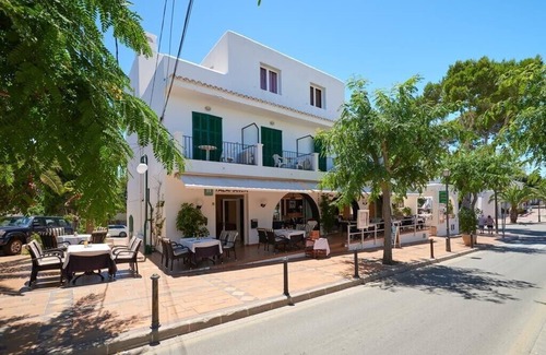 Cala d'Or Hôtel | HOSTAL TALAMANCA HAB. TRIPLE - Friendly hostel recently refurbished just a stone's throw f