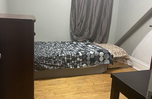 Centretown West Appartement | Hostel Gladstone Ottawa Ontario rooms availability confortable near parliament.