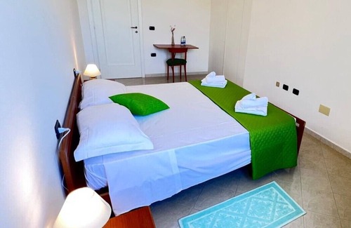 Gonnesa Lit Et Petit-Déjeuner | Hostel with sea view rooms and private bathroom