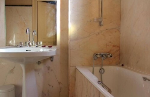 Perouges Hôtel | Hostellerie de Pérouges