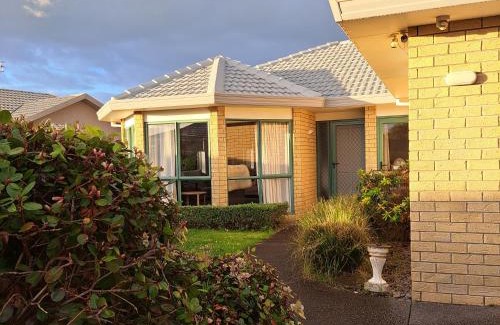 Mount Maunganui Maison | Hosts on the Coast - Rosberg Retreat