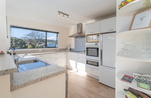 Whitianga Maison | Hosts on the Coast Buffalo Beach Escape