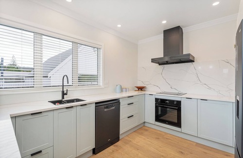Whitianga Maison | Hosts on the Coast Blue Water Breeze