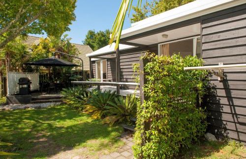 Pauanui Maison | Hosts on the Coast Cape Cod on Kennedy