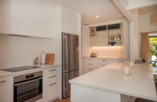 Pauanui Maison | Hosts on the Coast Cape Cod on Kennedy