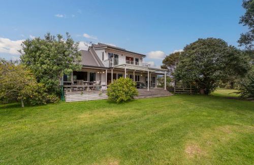 Tairua Maison | Hosts on the Coast Estuary Views Tairua