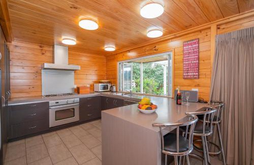 Tairua Maison | Hosts on the Coast Estuary Views Tairua