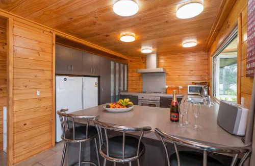 Tairua Maison | Hosts on the Coast Estuary Views Tairua