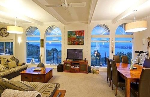 Whitianga Maison | Hosts on the Coast Harbour Lights