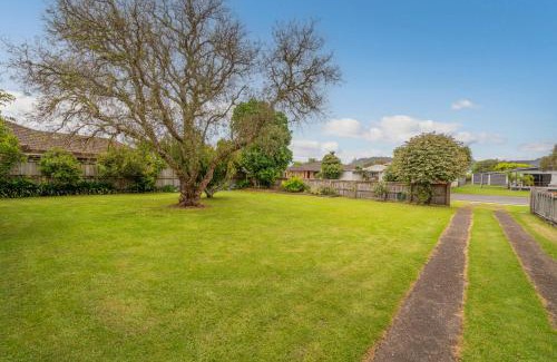 Whitianga Maison | Hosts on the Coast Hibiscus House