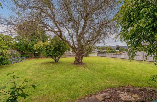 Whitianga Maison | Hosts on the Coast Hibiscus House
