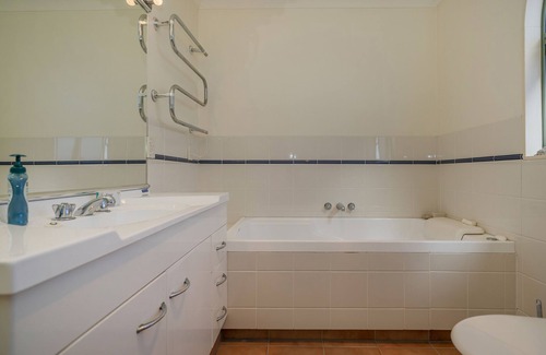 Whitianga Maison | Hosts on the Coast Holiday on Hannan