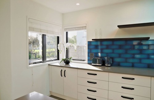 Waihi Beach Maison | Hosts on the Coast Hillview Hideaway