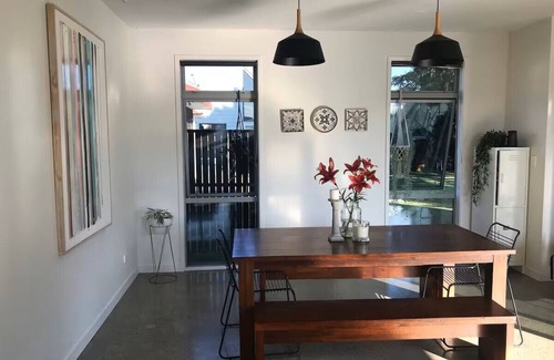 Whangamata Maison | Hosts on the Coast Whanga Escape