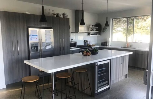 Whangamata Maison | Hosts on the Coast Whanga Escape