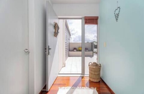 Whitianga Maison | Hosts on the Coast Pelicans Coastal Perch