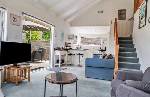 Pauanui Maison | Hosts on the Coast Sun Kissed Family Fun