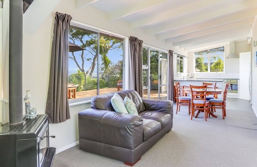 Whitianga Maison | Hosts on the Coast Views to Shakespeare