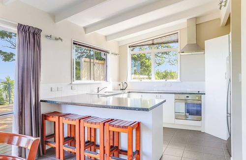 Whitianga Maison | Hosts on the Coast Views to Shakespeare