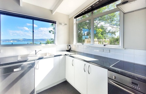 Whitianga Maison | Hosts on the Coast Views to Shakespeare