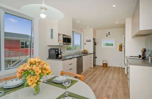 Whitianga Maison | Hosts on the Coast View to Mercury
