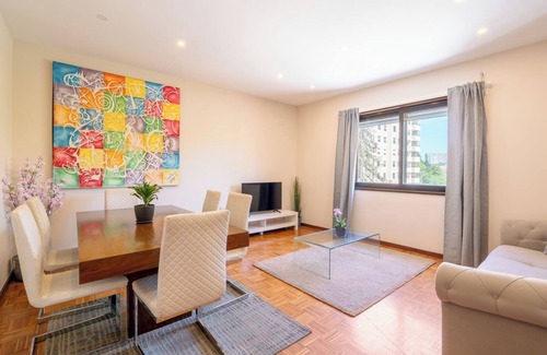 Ramalde Appartement | HostWise - Bright and Spacious Flat