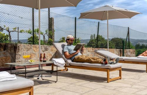 Gondalaes Maison | HostWise - Country Villa w/Pool, Court & Views