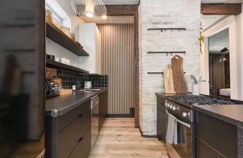 Pittsburgh Maison | ★ HostWise Stays ★ 2 Apartments in 1 - Great Privacy, Beautiful Space!
