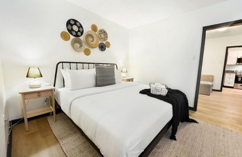 Lower Lawrenceville Appartement | HostWise Stays - Butler St - Private Entrance on Ground Floor - Lower Lawrenceville