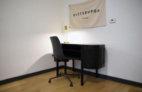 Lower Lawrenceville Appartement | HostWise Stays - Butler St - Private Entrance on Ground Floor - Lower Lawrenceville
