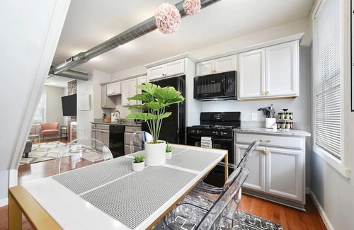 East Allegheny Maison | HostWise Stays - Free Parking, Highly Walkable, 2 Full bathrooms