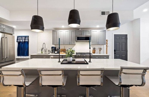 Central Northside Appartement | ★HostWise Stays★ No Stairs ★ Mexican War Streets ★ Family Friendly!