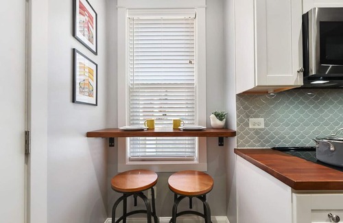 Bloomfield Maison | La Casa Superiore - Large 2nd Floor Apt 2Bed/1Bath