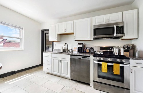 Lower Lawrenceville Appartement | ★ HostWise Stays ★ Prime Butler St. Apt, across from Umami!