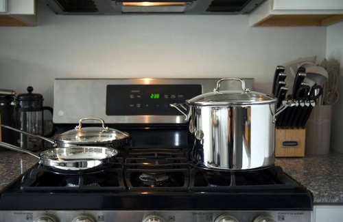 Lower Lawrenceville Appartement | ★ HostWise Stays ★ Prime Butler St. Apt, across from Umami!
