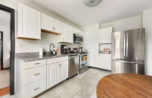 Lower Lawrenceville Appartement | ★ HostWise Stays ★ Prime Butler St. Apt, across from Umami!