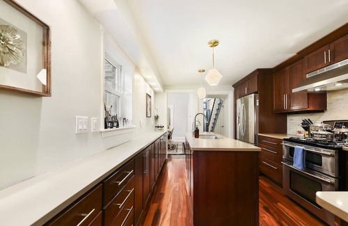 Central Northside Maison | ★ HostWise Stays ★ Restored Victorian in the Mexican War Streets! Garage parking, family friendly