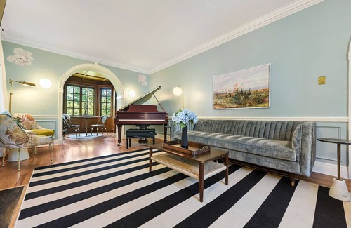 Squirrel Hill Maison | ★ HostWise Stays ★ Squirrel Hill Gem! Private Garage! Sleeps 10!