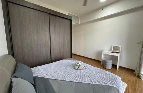 George Town Appartement | HOT & Modern 2BR Beacon Executive Suite, Georgetown