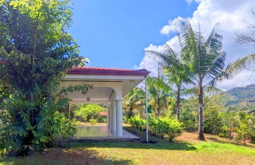 San Isidro de El General Maison | Hot Tub | 180° View | Vacation Home in Downtown