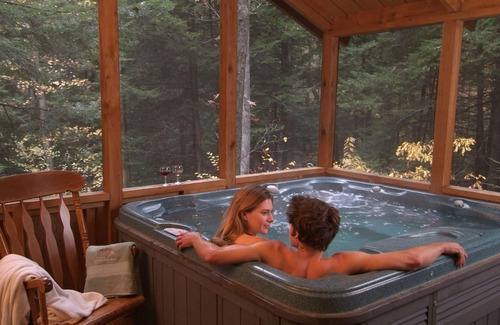 Victor Cabine | Spa et cabine de 2 chambres dans les bois près de Fayetteville et New River WV