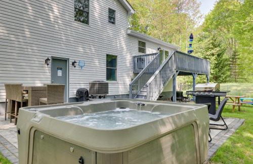 Pocono Summit Maison | Hot Tub and 2 Game Rooms Family Poconos Getaway!