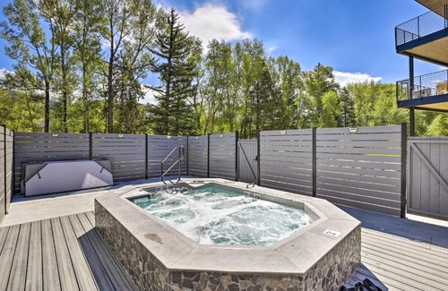 Willow Grove Appartement | Hot Tub and Balcony Riverfront Silverthorne Condo!