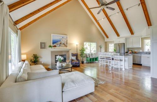 Rainbow CDP Maison | Hot Tub and Balcony Rainbow Retreat Near Wineries!