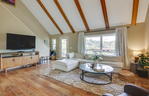 Rainbow CDP Maison | Hot Tub and Balcony Rainbow Retreat Near Wineries!