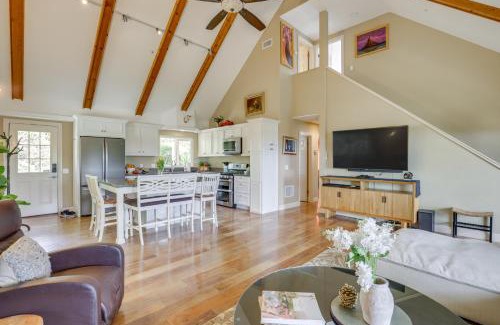 Rainbow CDP Maison | Hot Tub and Balcony Rainbow Retreat Near Wineries!