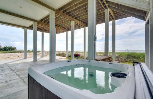 Gilchrist Maison | Hot Tub and Bay Views Beachfront Gilchrist Retreat