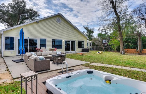 Panama City Maison | Hot Tub and Boat Dock Getaway on Deerpoint Lake!