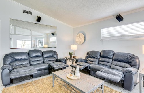 Panama City Maison | Hot Tub and Boat Dock Getaway on Deerpoint Lake!