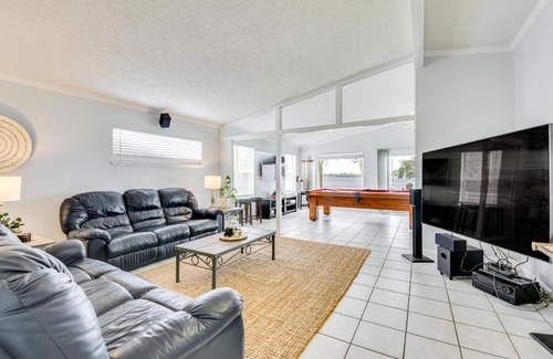 Panama City Maison | Hot Tub and Boat Dock Getaway on Deerpoint Lake!